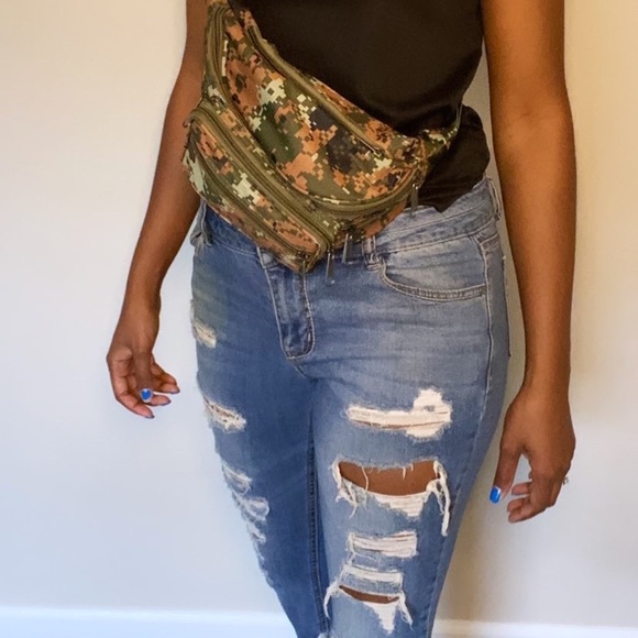 Distressed denim jeans - Picture 2 of 13